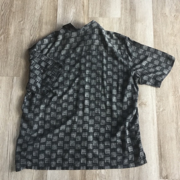 Claiborne 100% Silk Men’s short Sleeve Shirt - Picture 3 of 3